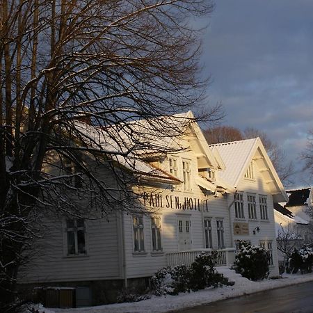 Paulsens Hotel Lyngdal Exteriör bild